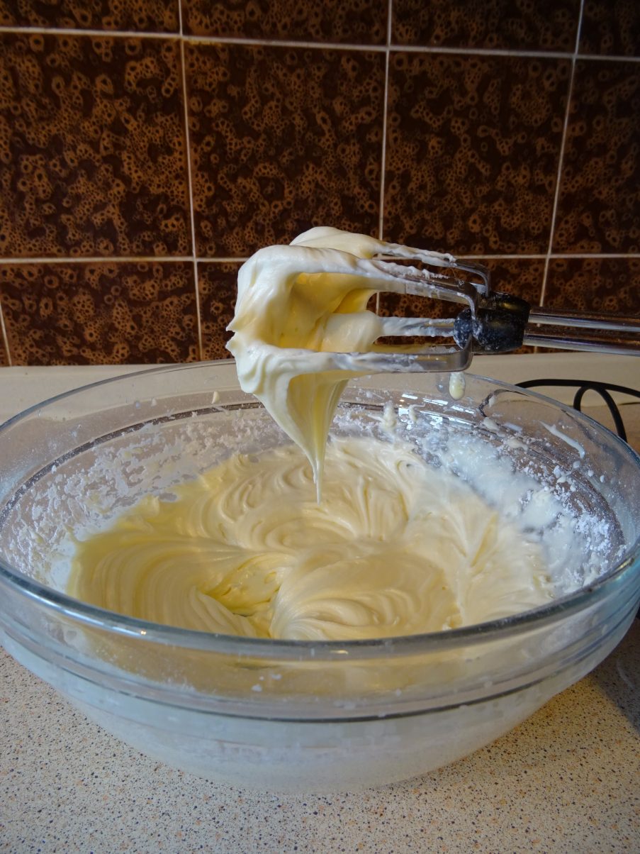 The Best Vegan Victoria Sponge Cake Ever