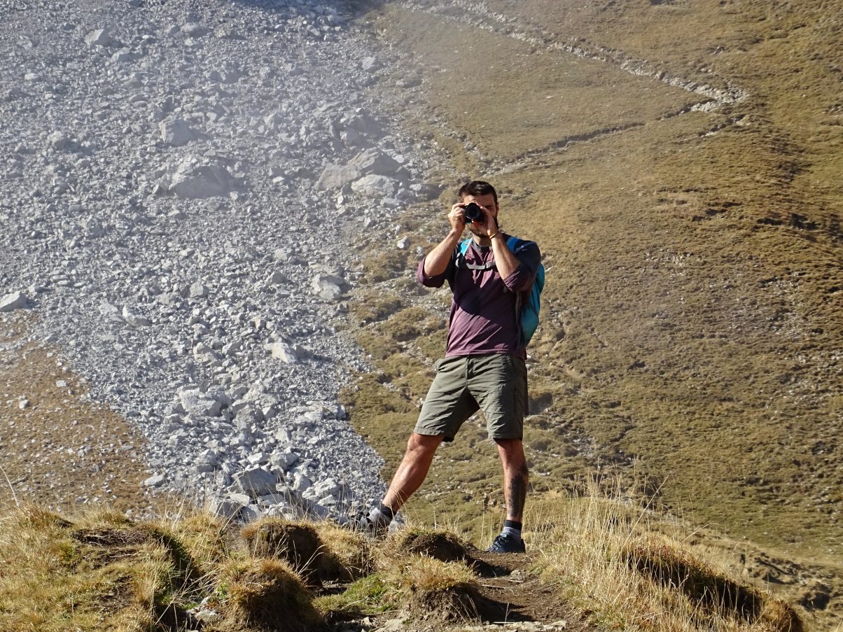 Man taking photos in the mountains with Fujifilm xt-30 mirrorless camera