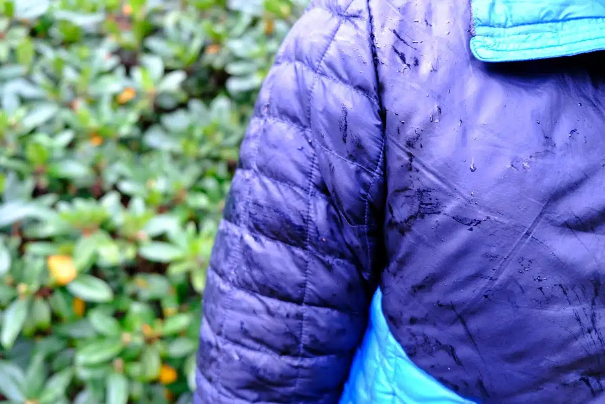 The durable water-repellent finish on the Men's Thermoball