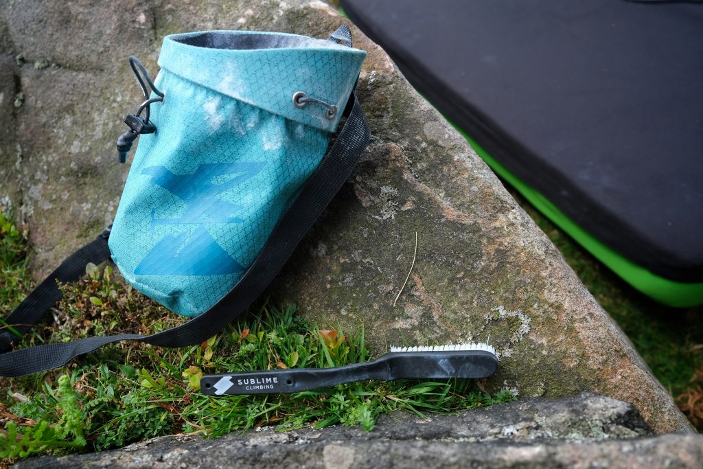Climbing chalk bag and climbing brush